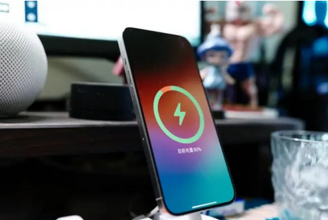 兰考苹果15换屏服务分享用什么充电器给iPhone15充电更好 